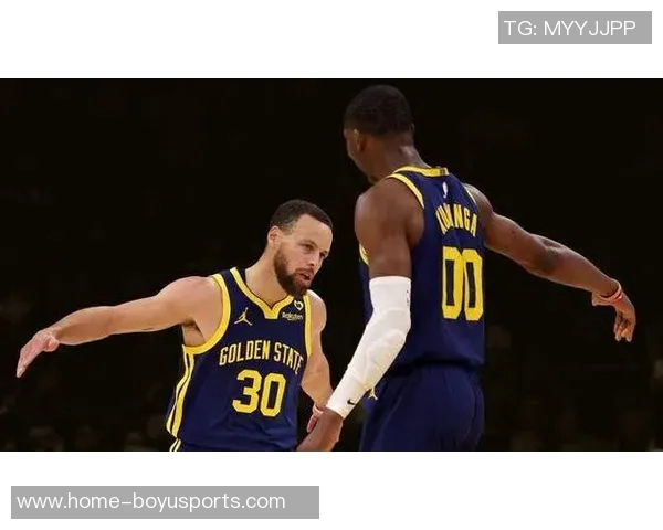 桑托斯称赞库里首节顽强表现一条腿打成21展现强硬风范 桑托斯称赞库里首节顽强表现一条腿打成21展现强硬风范