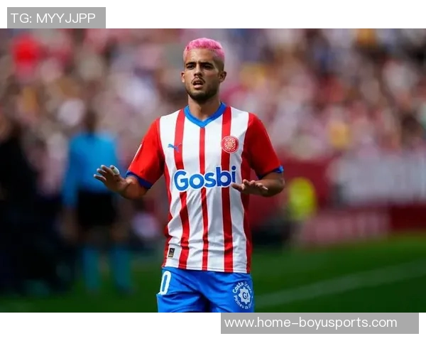 阿斯报称皇马巴萨争抢阿贾克斯19岁中场新星布尼达